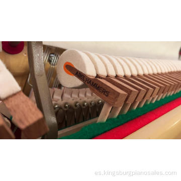 Se vende piano de cola de grano de madera